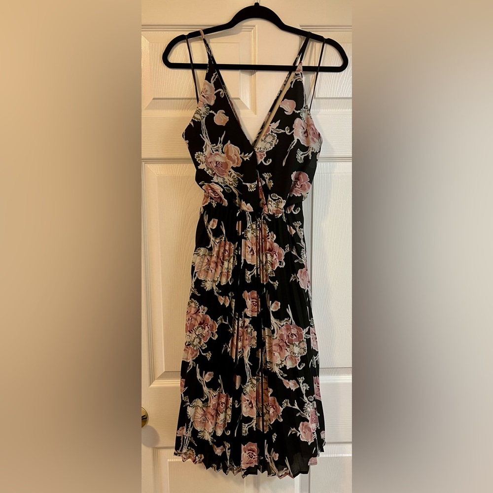 Leith floral dress size M with pleated bottom and criss cross on back!